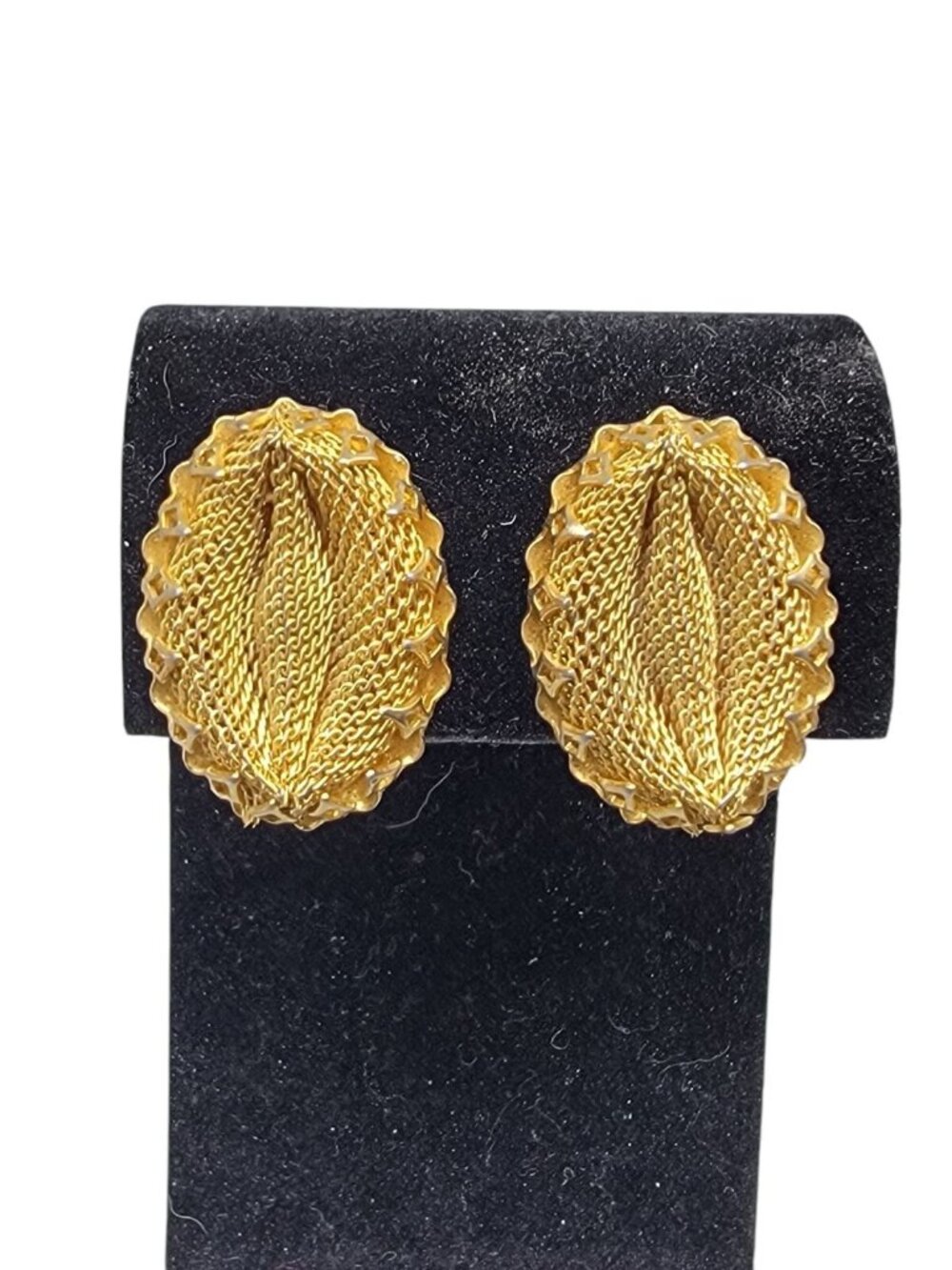 Continental Vintage Gold Tone Mesh Clip On Earrings Oval Shaped Ladies Costume - Picture 7 of 7